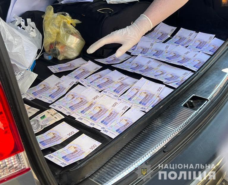 На хабарі взяли очільника одного з районних автодорів Львівщини (ВІДЕО)