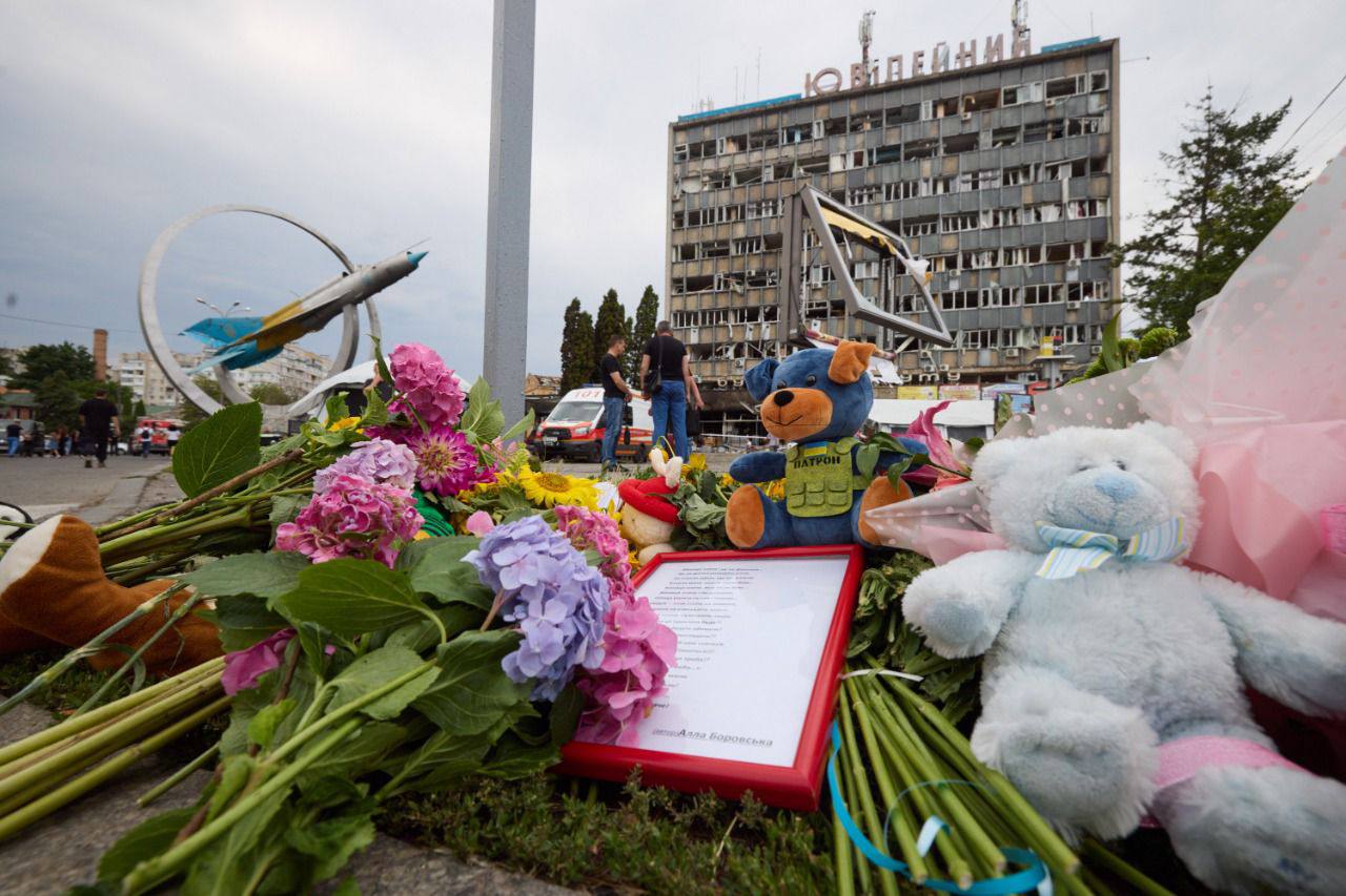 Удар по Вінниці: кількість жертв зросла до 24, чотири людини досі шукають