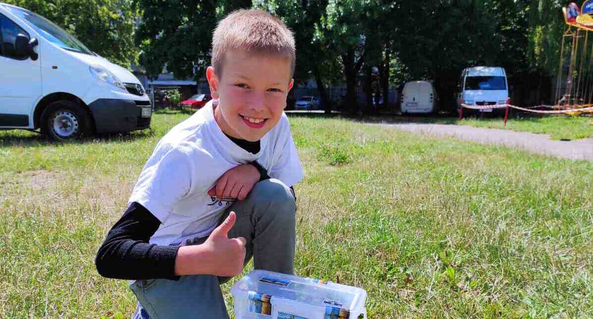 9-річний волонтер зі Львова разом з командою зібрав вже 200 тисяч гривень на авто для ЗСУ