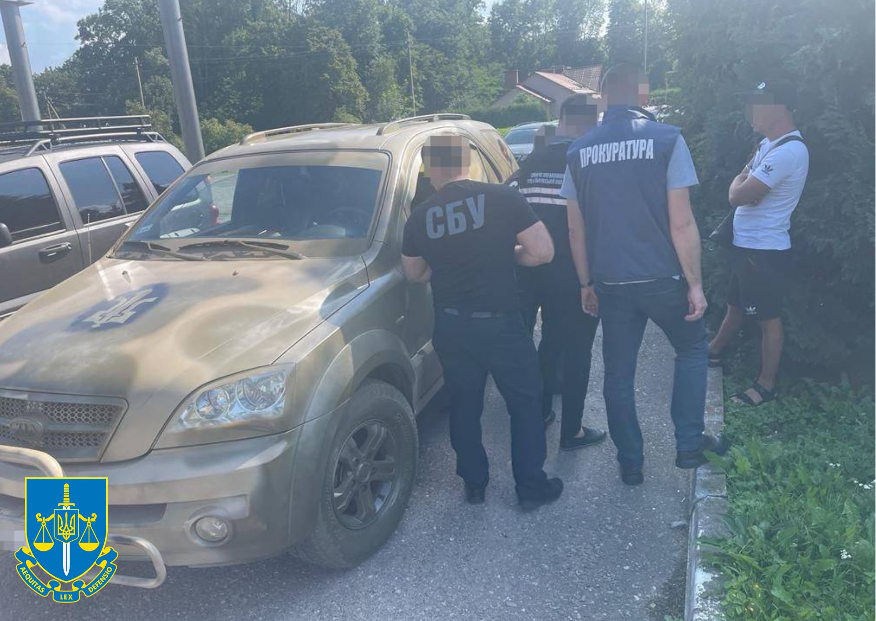 Волонтера зі Львова підозрюють у продажі автомобілів для потреб ЗСУ