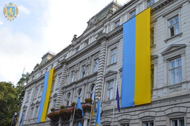 Шахраї збирають кошти, прикидаючись службовцем Львівської ОВА