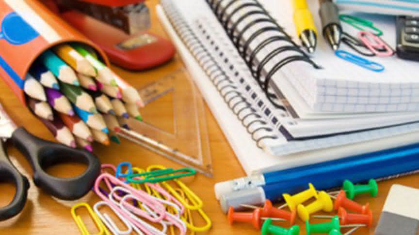 Для школяриків-переселенців, що мешкають у Сколе та Городку, збирають приладдя: як допомогти