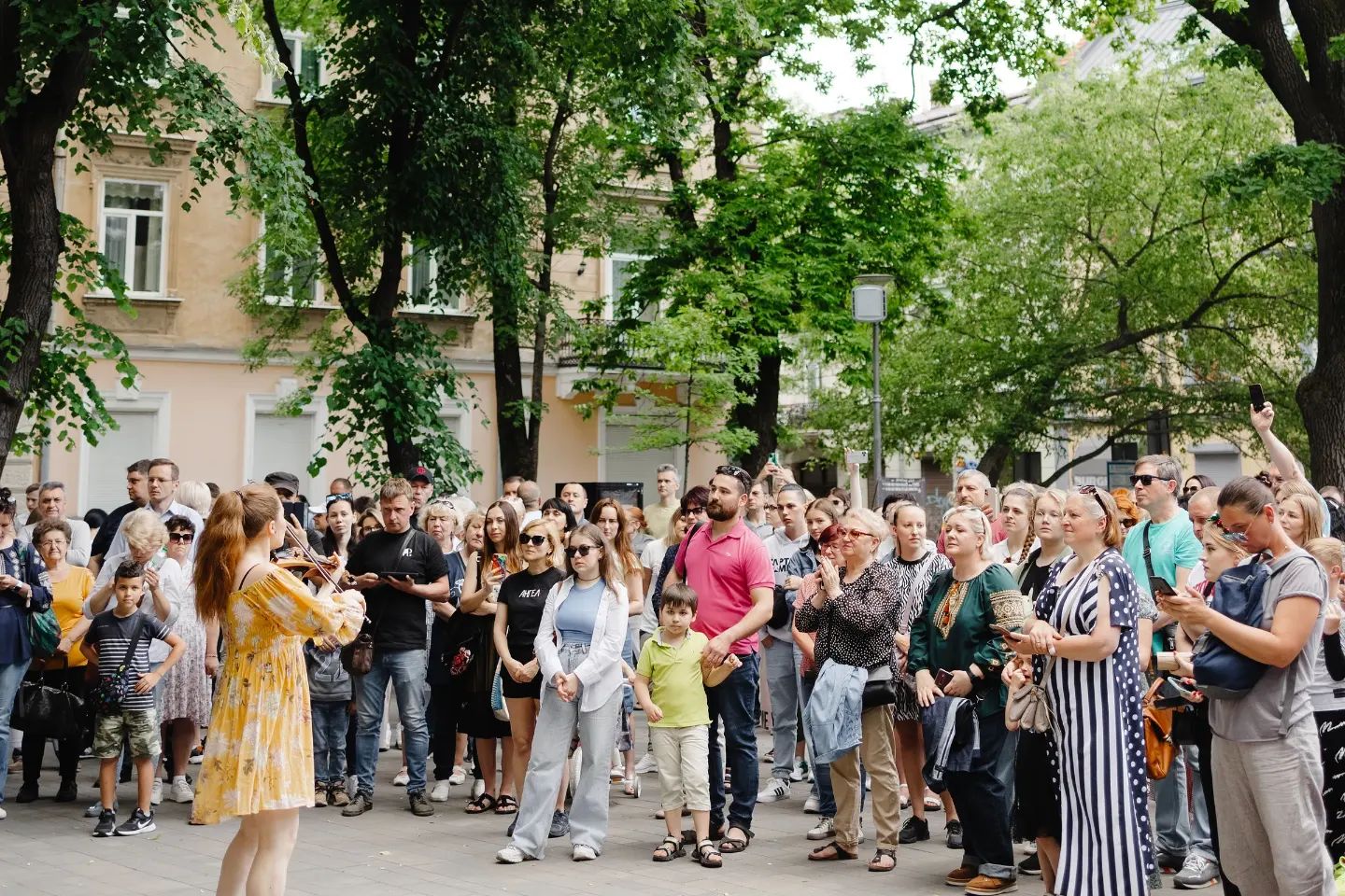 Львівська філармонія та оркестр INSO-Lviv запрошують на другий благодійний ярмарок для підтримки ЗСУ