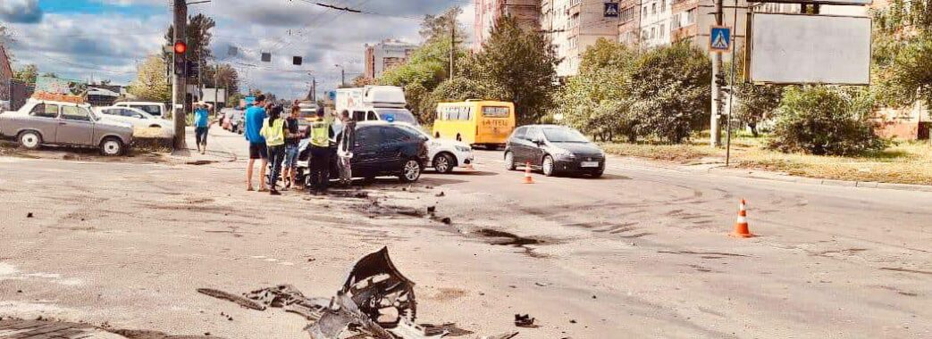 Четверо людей постраждали в масштабній аварії на Івано-Франківщині