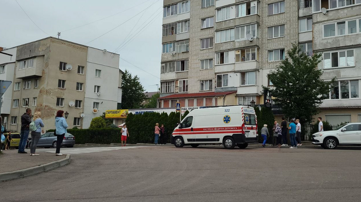 В Трускавці з вікна багатоповерхівки випав переселенець: чоловік загинув на місці