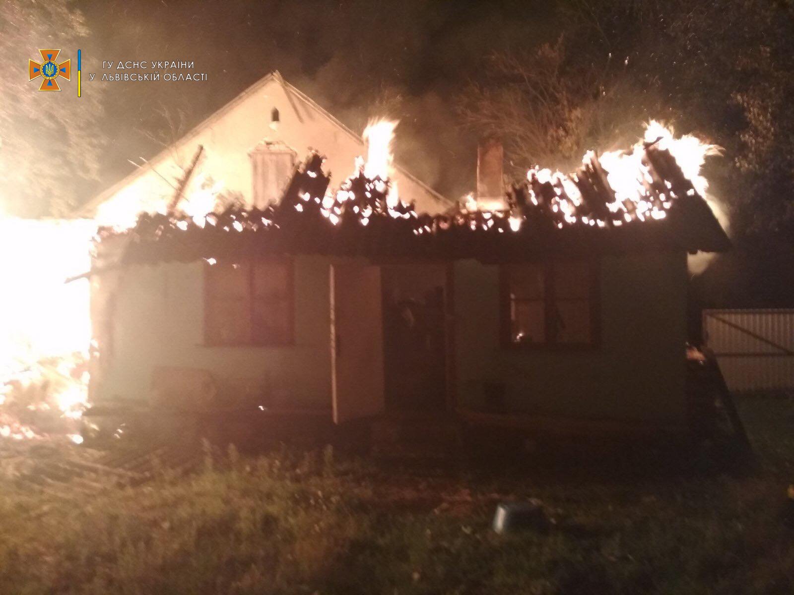 У пожежі на Яворівщині згоріла літня кухня і дровітня