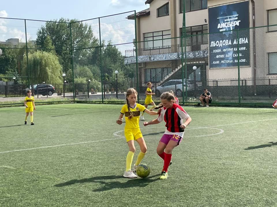 У Новояворівську на турнірі з футболу серед дівчат позмагались 13 команд