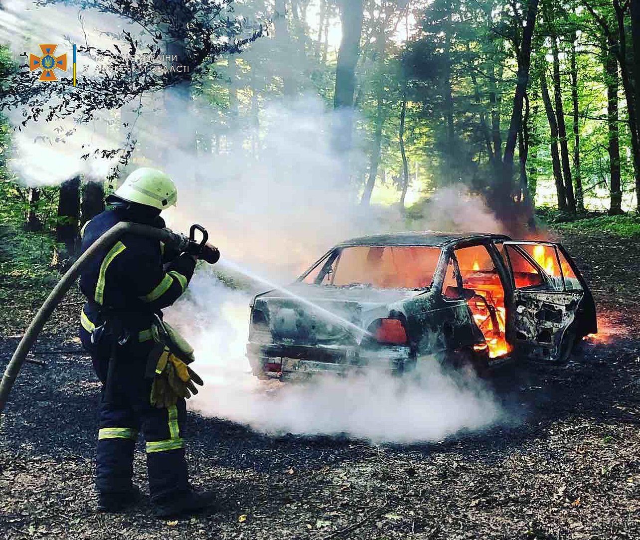 За добу на Львівщині двічі палали автівки
