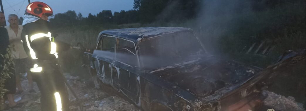 На Яворівщині вщент вигоріла автівка