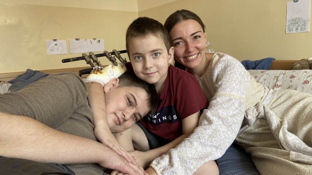 З-під завалів дістали сусіди: львівські медики розповіли про врятованих братиків з Одещини