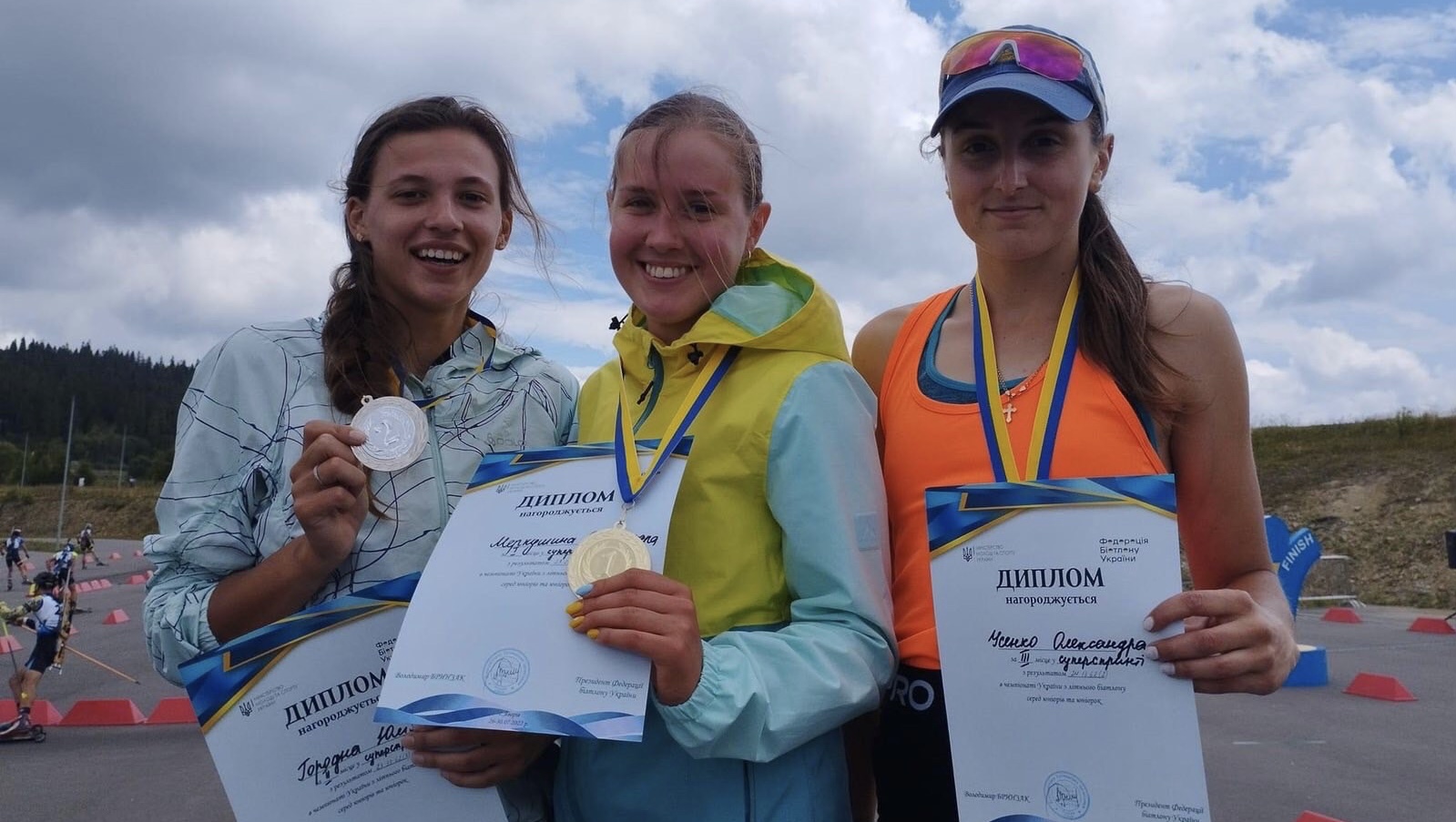 Новояворівські спортсменки вибороли медалі на чемпіонаті України з літнього біатлону