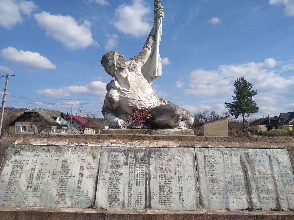 У Стрілківській громаді хочуть демонтувати два пам‘ятники