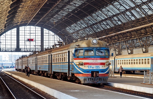 Мешканців Львівщини застерігають про зміни у русі приміських поїздів