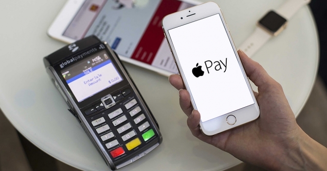 “Укрзалізниця” запустила оплату квитків через Apple Pay