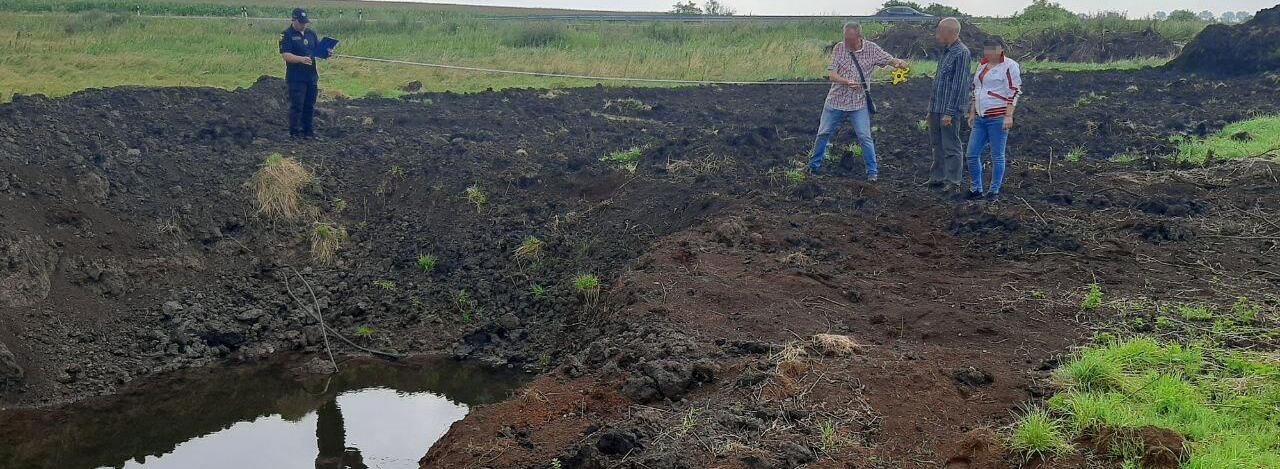 Житель Городка без дозволу викопав ставок у себе на городі: йому висунули підозру