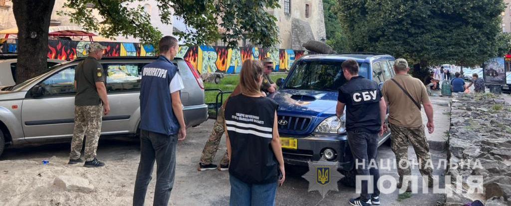 Відомий львівський художник продавав авто, які мали йти на фронт: його затримали (ВІДЕО)