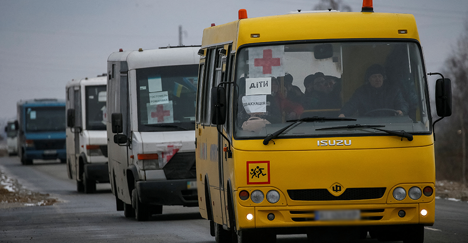 На Херсонщині окупанти обстріляли евакуаційний автобус, загинуло троє людей