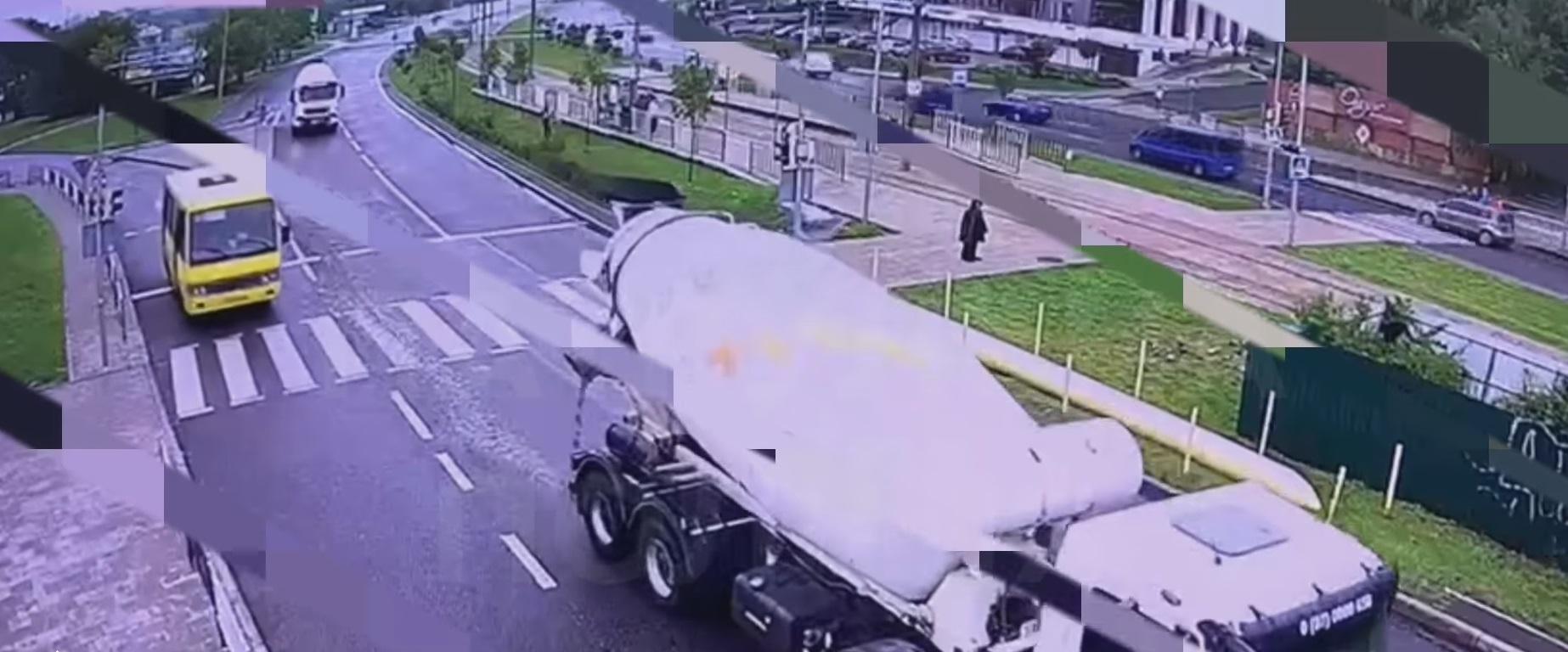 Львівські патрульні відшукали водія бетоновоза, який забруднив дорогу на Сихові (ВІДЕО)