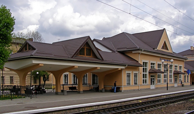 У Львові потяг насмерть збив двох людей
