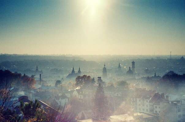 Початок тижня буде туманним: синоптики застерігають про погіршення погоди на Львівщині