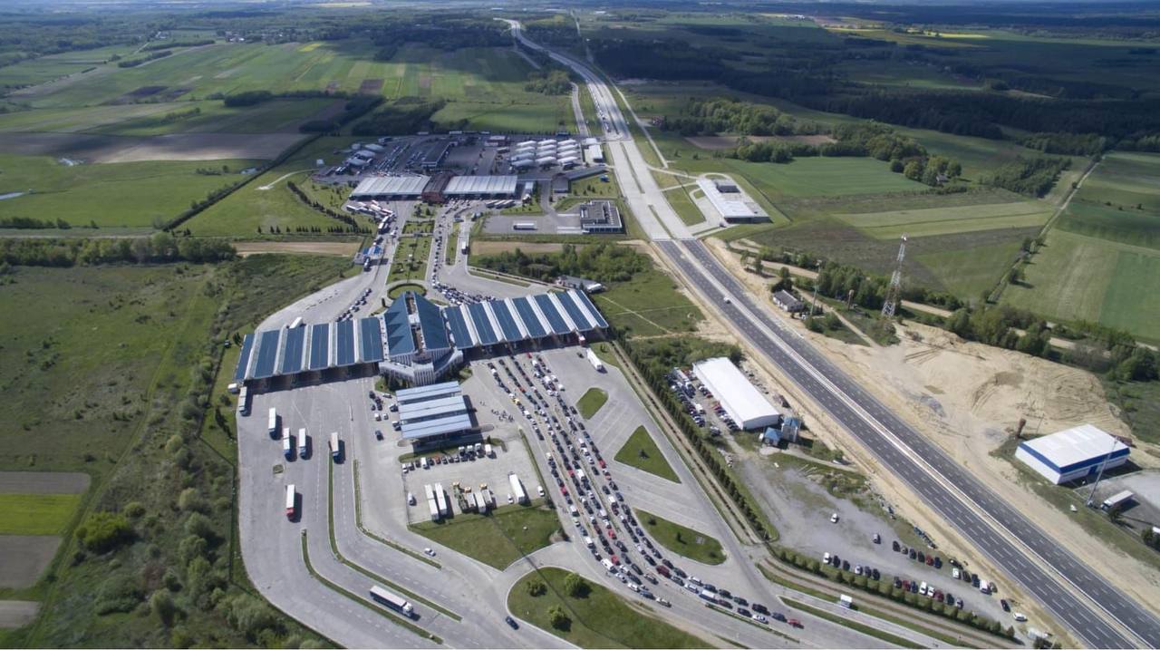 У ПП «Краківець» сьогодні відкриють окрему смугу для автобусів