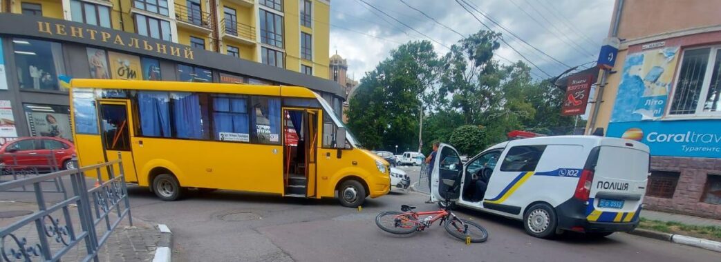 24-річний стриянин на велосипеді в’їхав в автобус