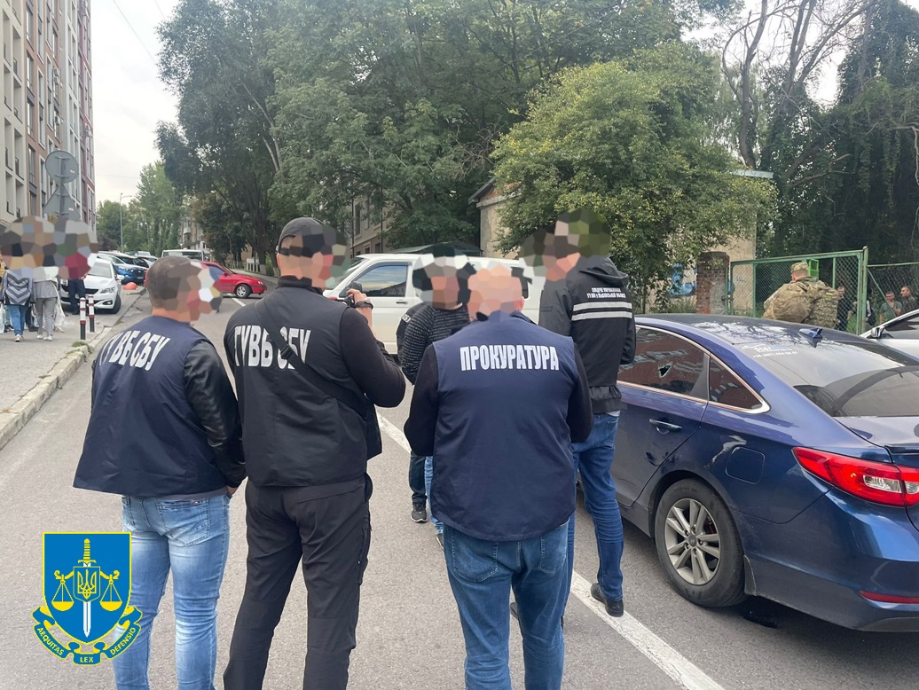 У Львові громадський активіст за 10 тисяч доларів відправляв призовників за кордон