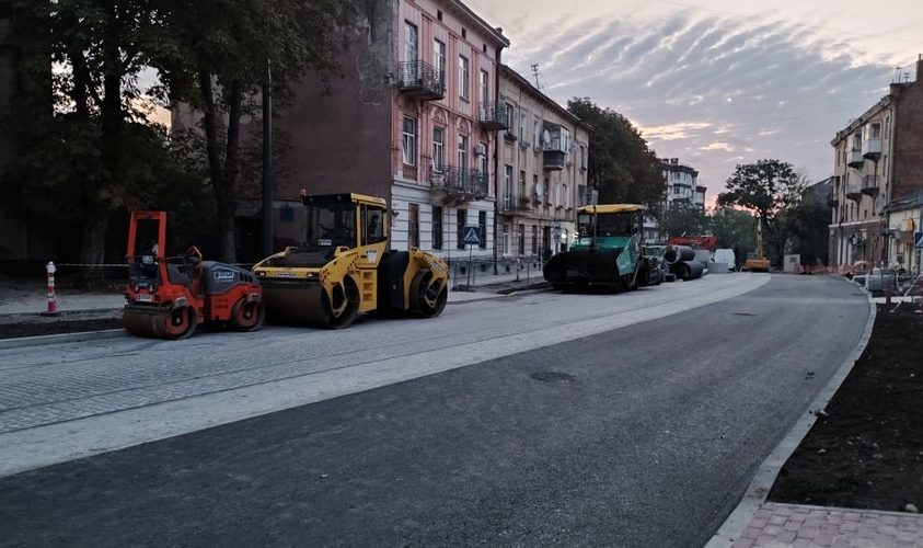 У Львові після ремонту відкрили для проїзду частину вулиці Шевченка