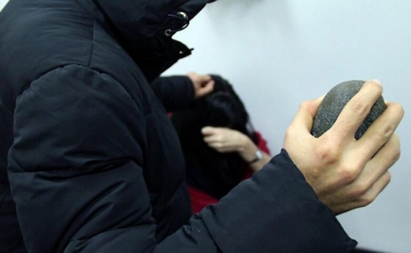 З каменем напав на самотню пенсіонерку: на Львівщині злочинця засудили на 9 років