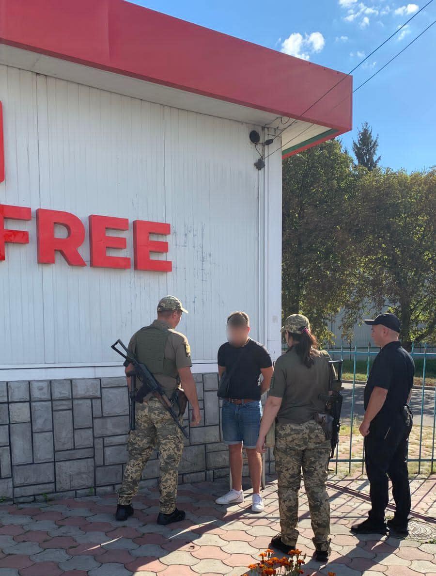 У ПП «Шегині» затримали двох ухилянтів, які намагалися сховатися від прикордонників