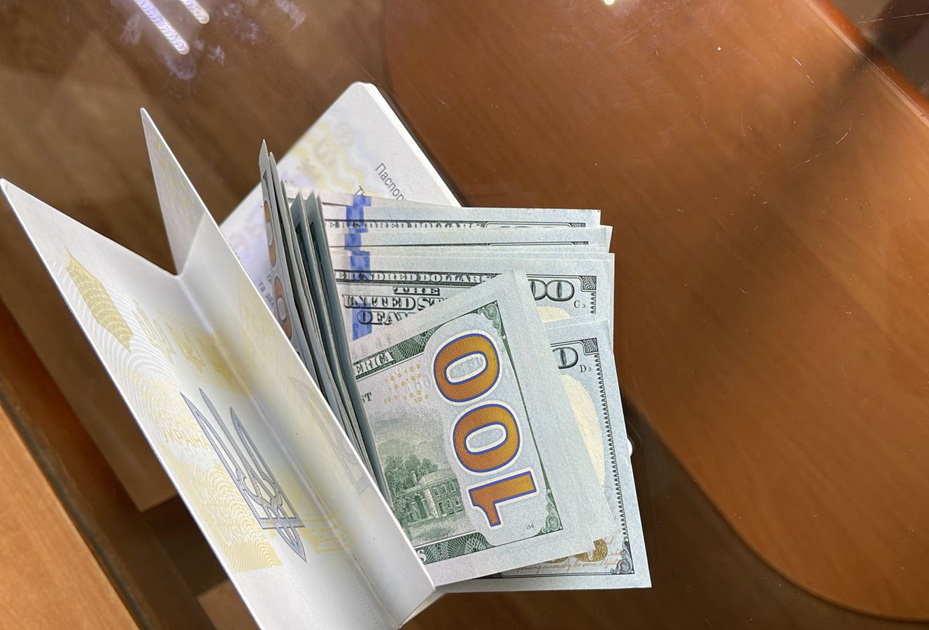 Щоб пропустили, пропонував хабар 1 100 доларів: на «Раві-Руській» затримали 35-річного ухилянта