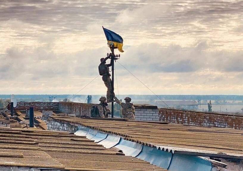 Українські прапори повертаються: Зеленський провів засідання Ставки