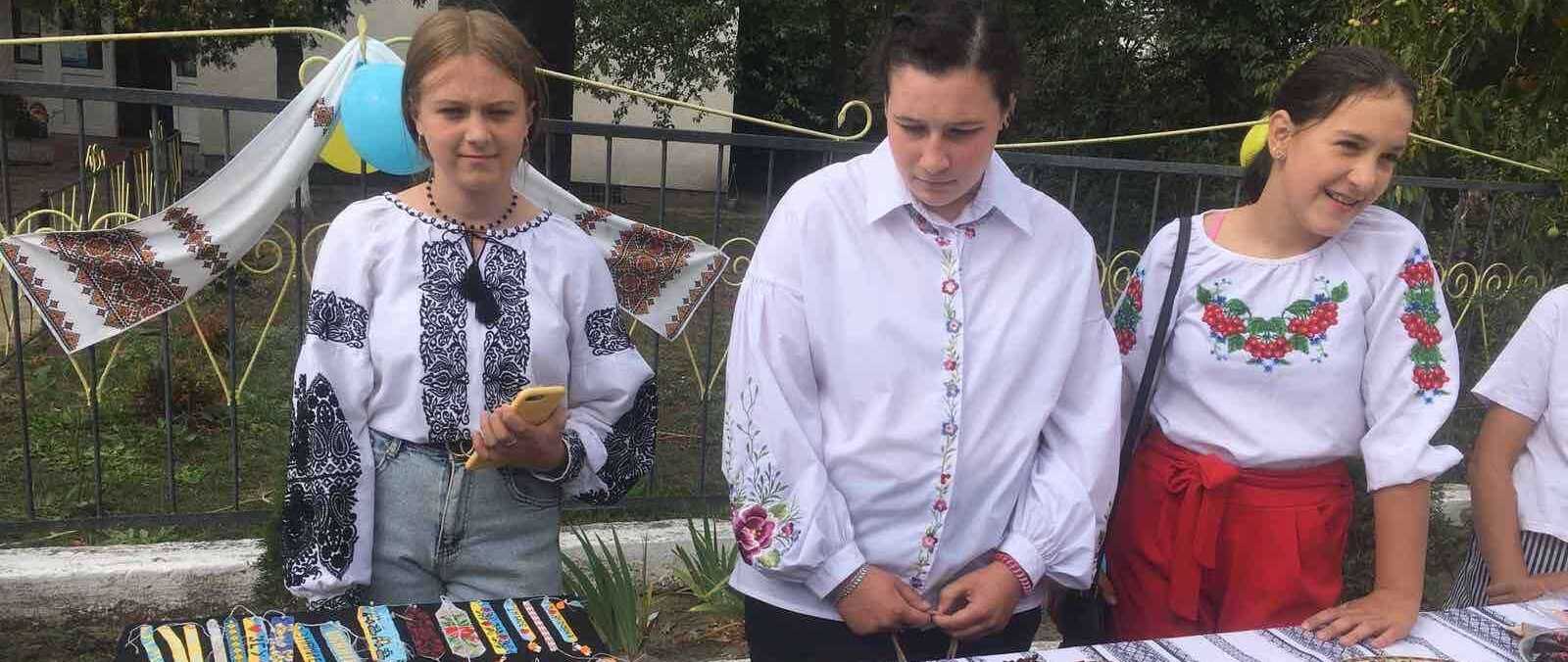 У селі поблизу Мостиськ на ярмарку зібрали понад 17 тисяч гривень для ЗСУ