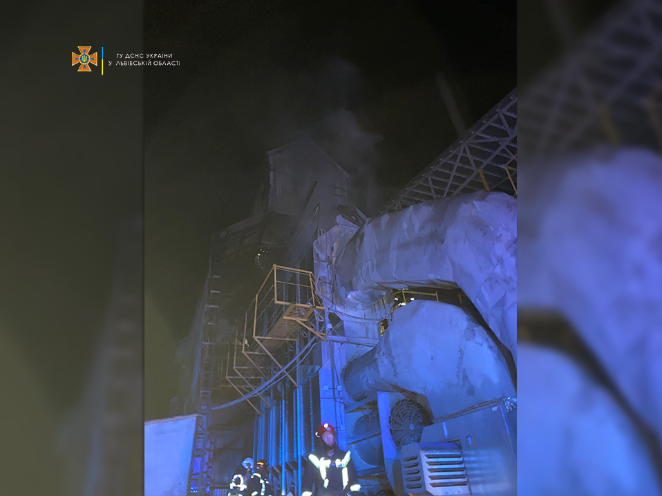 На Червоноградщині горіла металева сушка: згоріли 20 т соняшникового насіння