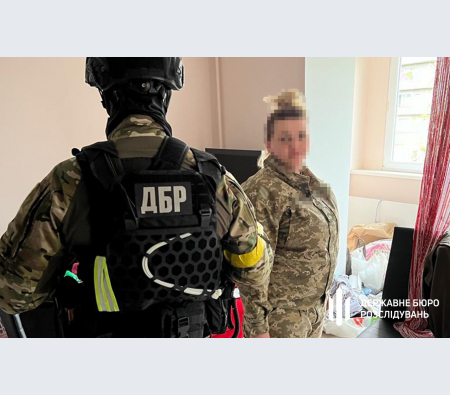 Прикордонників та працівника митниці підозрюють у переправленні ухилянтів за кордон