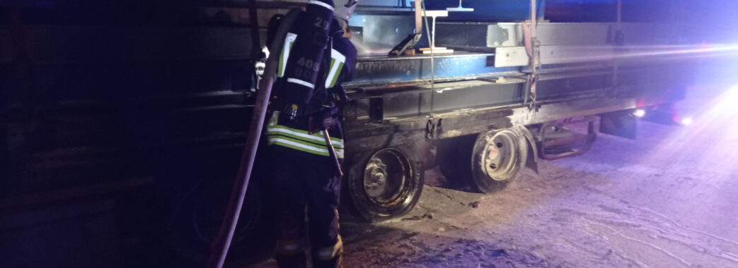 Вночі в Соснівці під час руху загорілась вантажівка