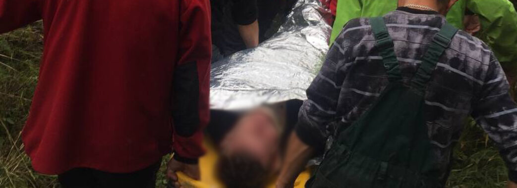 У горах на Львівщині з крісельного підйомника випав 22-річний чоловік