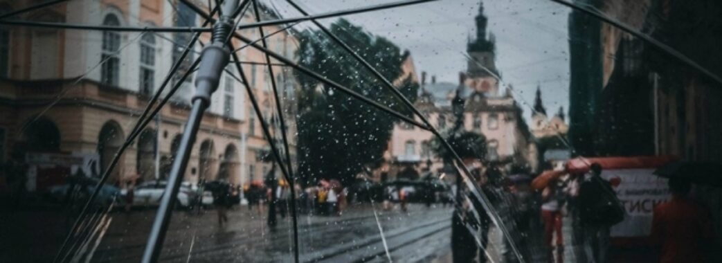 На Львівщині прогнозують грози та пориви вітру