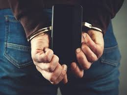 Посеред дня обікрав 18-річного хлопця: 37-річний житель Чернівців вкрав у хлопця телефон