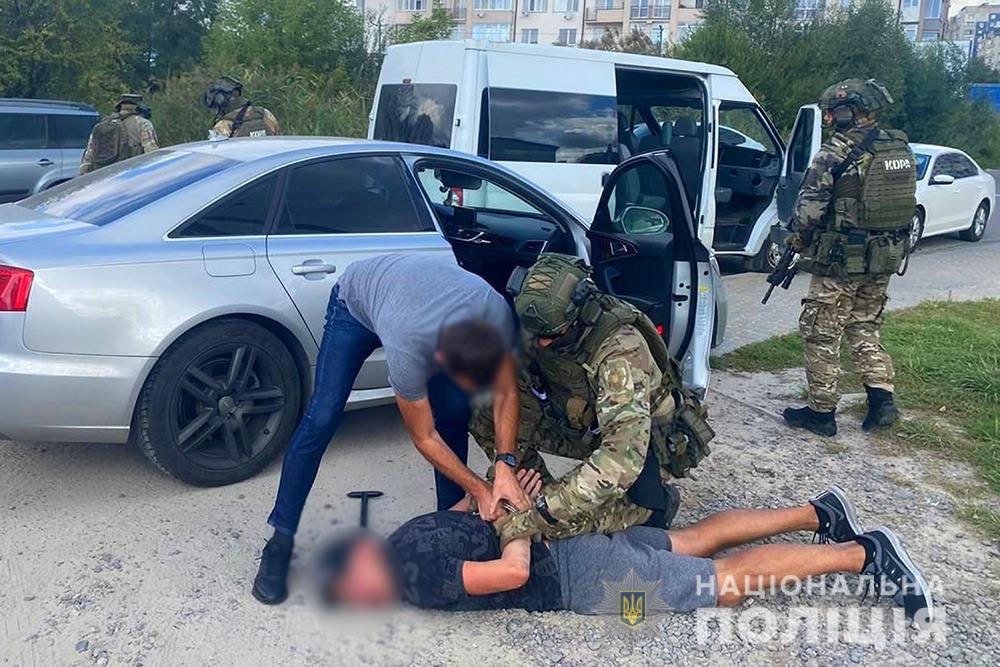 Двоє львів’ян на продажі канабісу заробляли понад мільйон в місяць: одного затримали