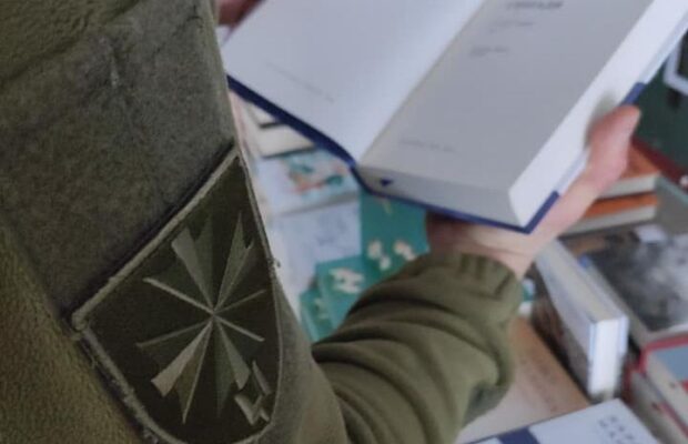 Щоб була змога відволіктись: у львівській лікарні, де військові проходять реабілітацію, хочуть створити мінібібліотеку