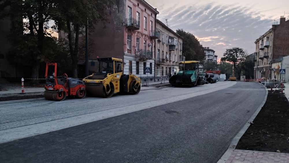 Буде перекритою довше: на вулиці Шевченка у Львові продовжили ремонтні роботи
