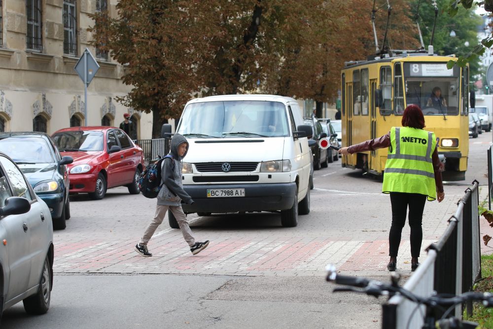 Біля шкіл Львова працюватимуть «жовті добродії»
