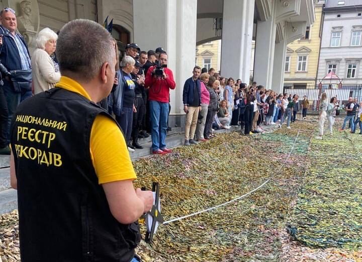 У Львові сплели найбільшу маскувальну сітку України