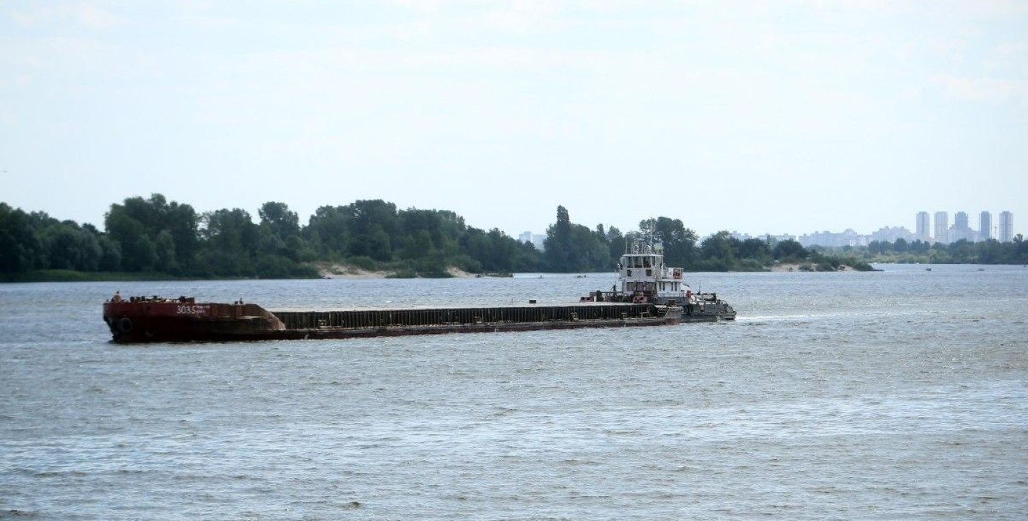 Біля Нової Каховки ЗСУ потопили баржу росіян разом з військовими і озброєнням, – ОК Південь