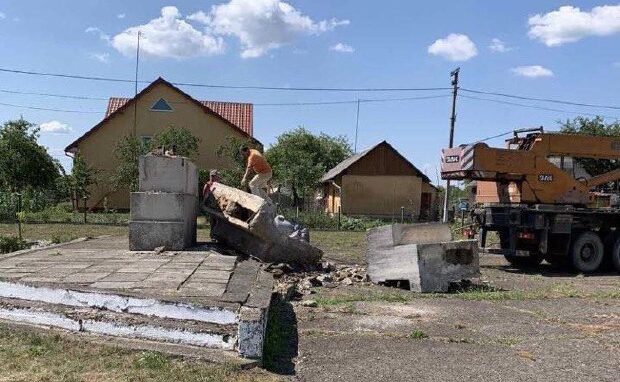На Стрийщині знесли пам’ятки тоталітарного режиму ще у 5 населених пунктах