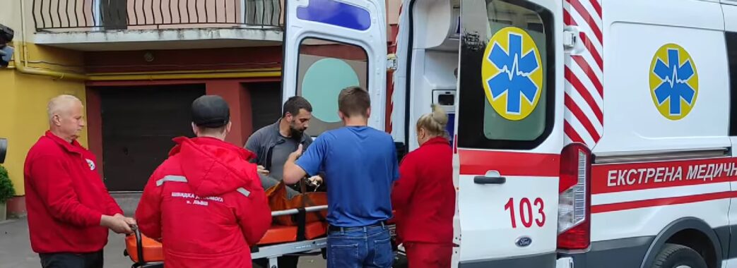 Дружину волонтера Літинського швидкою забрали до лікарні: обшук помешкання триває