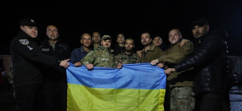 Великий обмін: Україна повернула командирів з Азовсталі й віддала медведчука