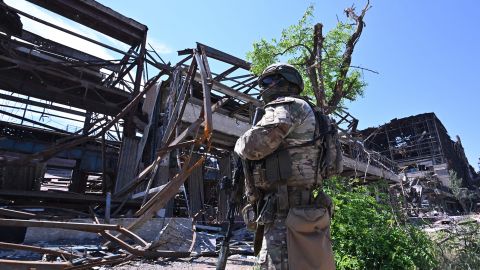 Втрати ворога: мінус 550 російських солдатів, 18 танків та гелікоптер
