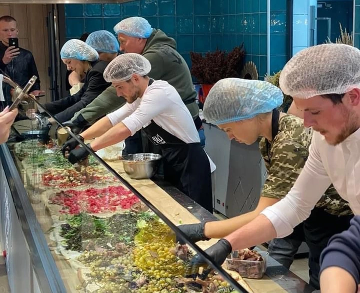 На Червоноградщині встановили рекорд України – приготували п’ятиметрову паляницю